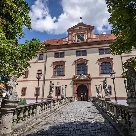 Zámek Lnáře Penzion *