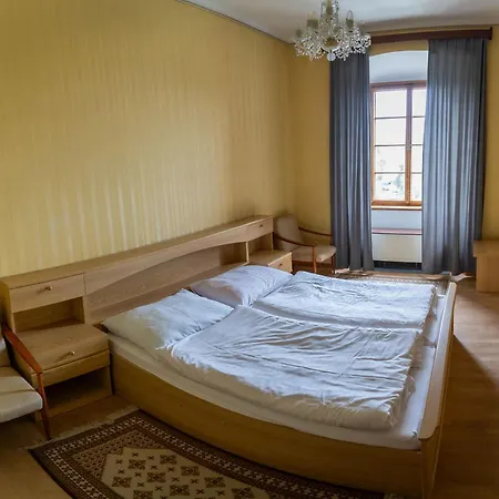 Penzion Zámek Lnáře