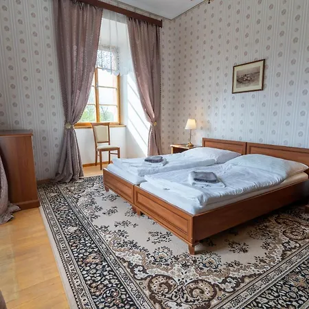 Zámek Lnáře Penzion *